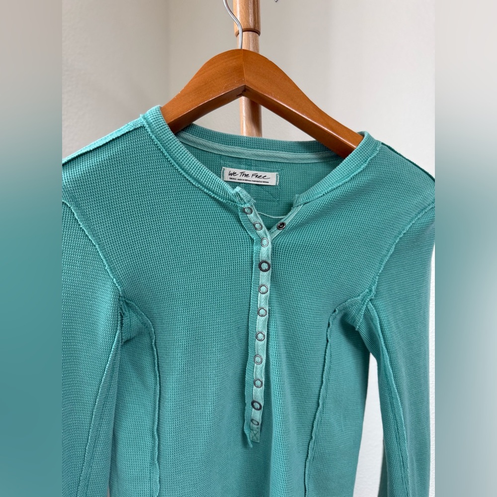 Free People We The Free NWOT Teal Long Sleeve Henley Top Women’s Size Small - Picture 5 of 7